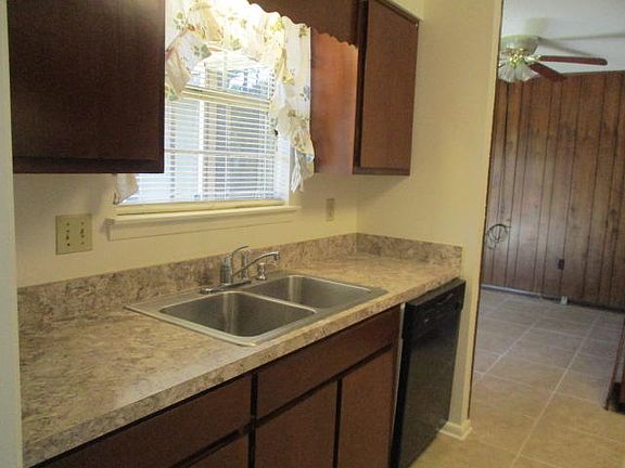 4th image of 309 Somerset Dr