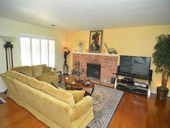 3rd image of 1215 Via Del Mar