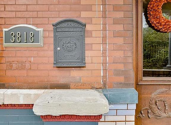 2nd image of 3818 Botanical Ave