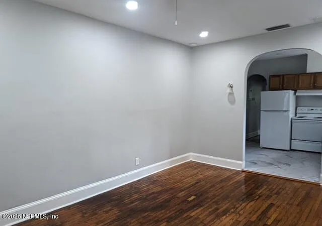 3 bed, 1.0 bath, 1100 sqft, $1,700 — Photo 3