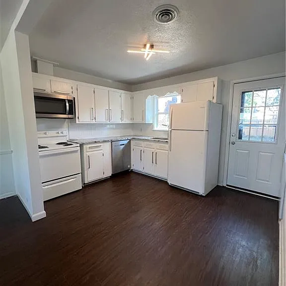 737 N 12th St #B — Photo 13