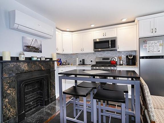 4th image of 37 Spring St #2