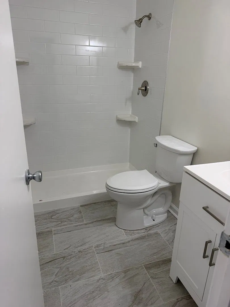 West Carroll Apartments - 16 Pennsylvania Ave. — Photo 4