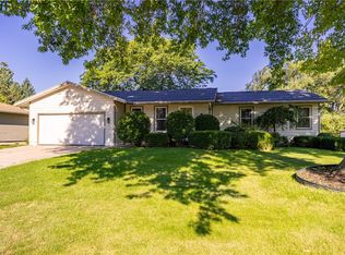 111 Kinmont Dr, Rochester, NY 14612