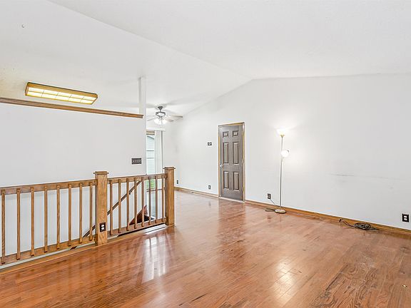 3rd image of 516 E School St
