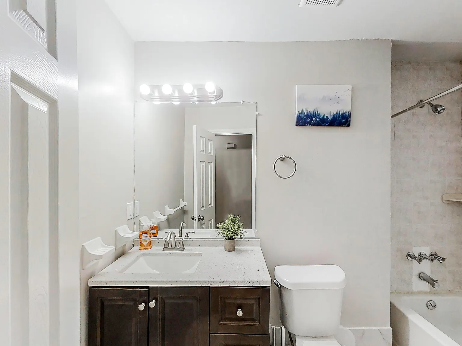 4 bed, 2.0 bath, 1825 sqft, $585 — Photo 4