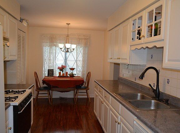 3rd image of 1949 N Heritage Dr #272B