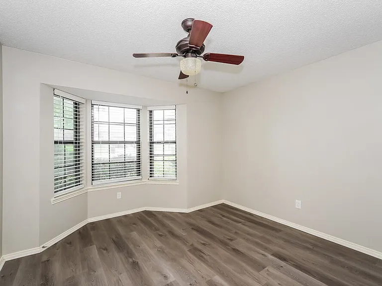 709 Daniels Dr — Photo 13