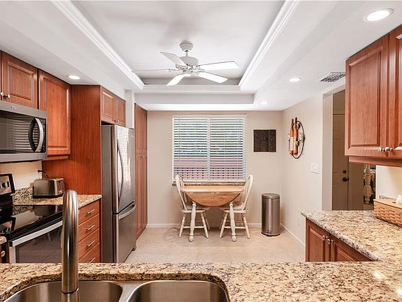 5th image of 600 Saratoga Cir APT 205