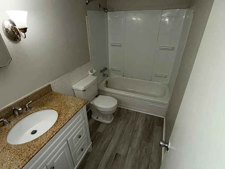 Naveen Pine Apartments — Photo 13