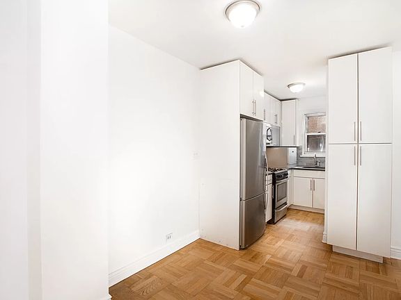 4th image of 166 E 35th St APT 8E
