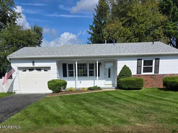 10 Surrey Court, Toms River, NJ 08757