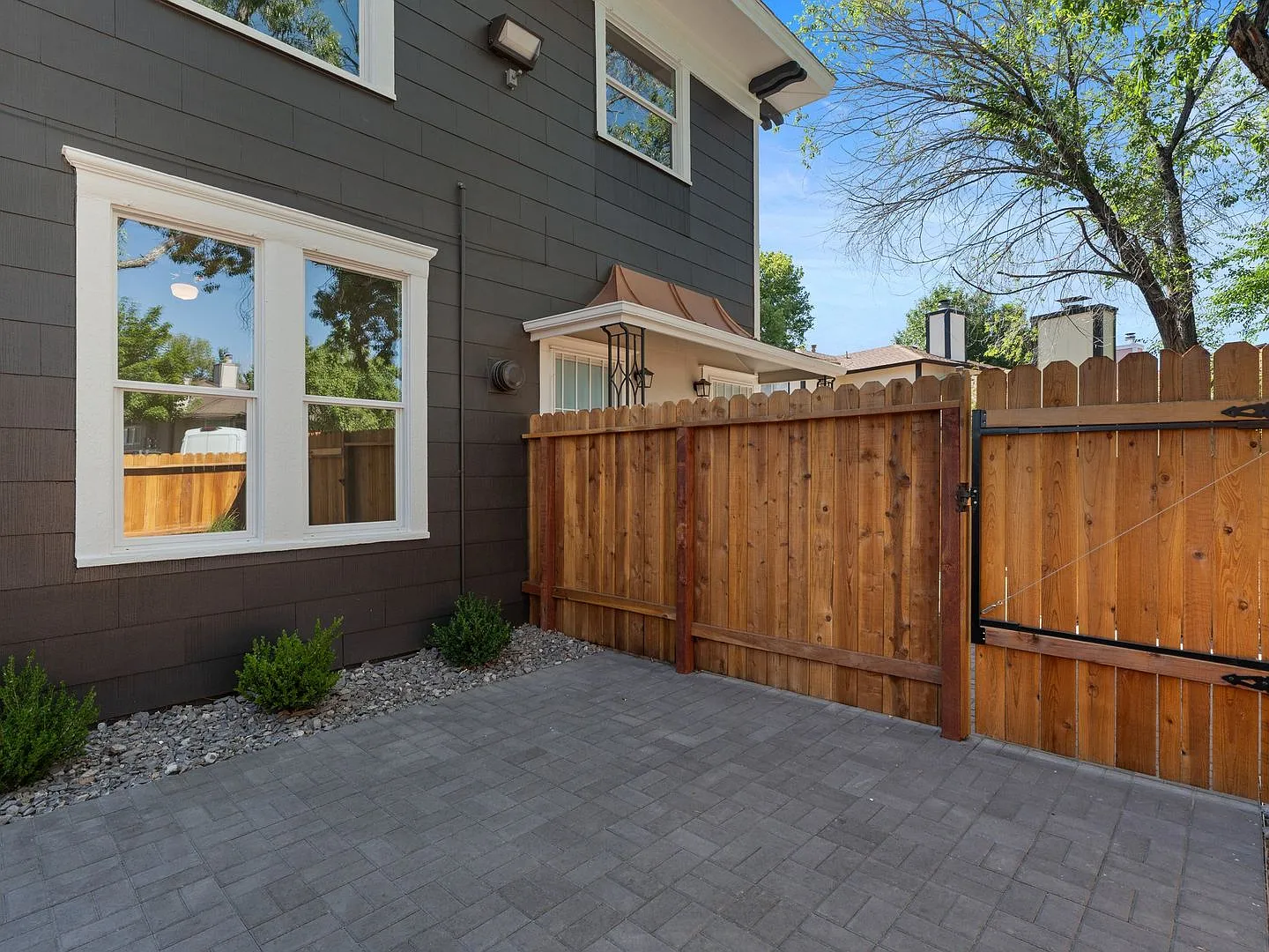 One Bedroom Ground Floor Unit For Rent — Photo 2