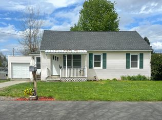 54 Kingsbury Ave, Derby Line, VT 05830
