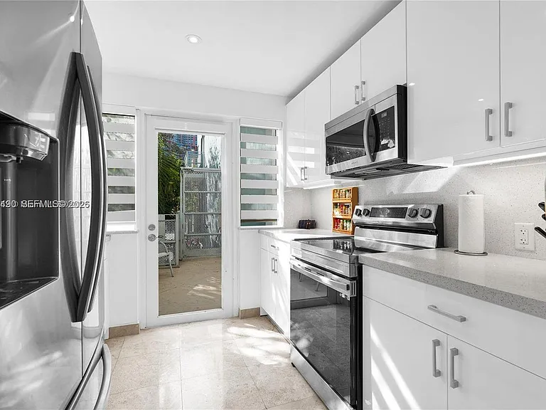 200 Washington Ave #15 — Photo 4
