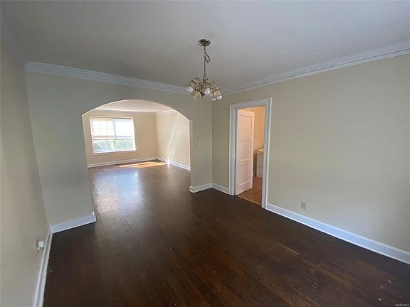 5th image of 2439 College St #A