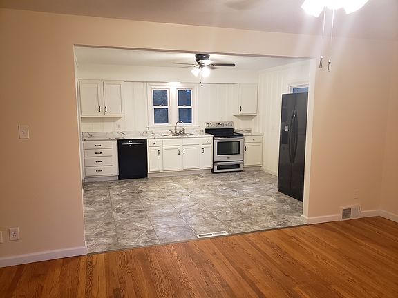 3rd image of 1300 Hiland Ct