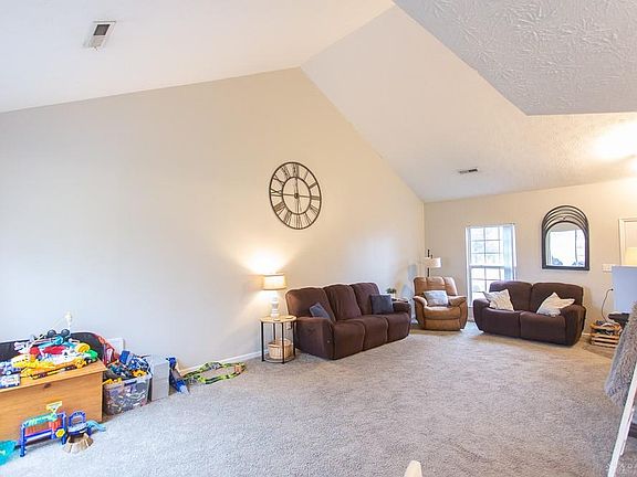 4th image of 11 Worthington Dr