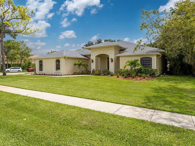 13823 Callington Dr — Photo 30