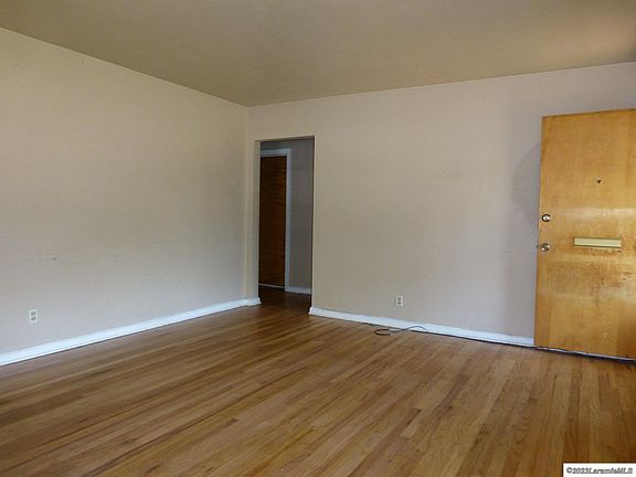 3rd image of 803 E Gibbon St