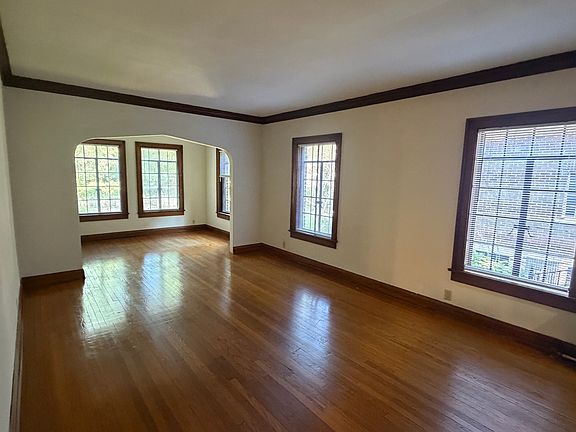 5th image of 511 N Fess Ave #1