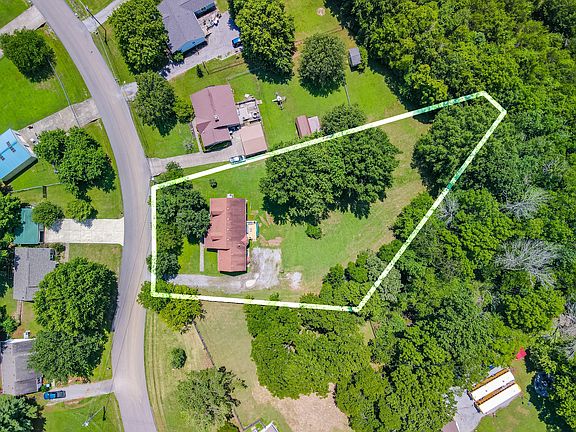 3rd image of 2031 Sugartree Dr