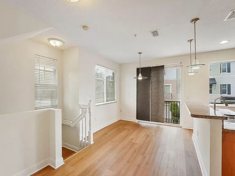 560 NW 39th Cir #560 — Photo 18