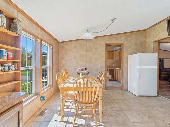 5th image of 4267 Davis Corners Rd