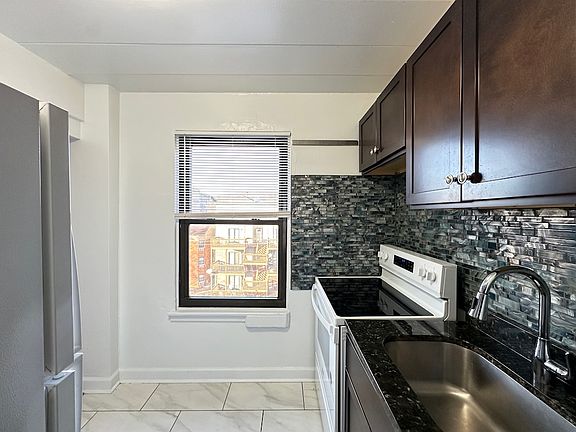 5th image of 1360 W Touhy Ave #15