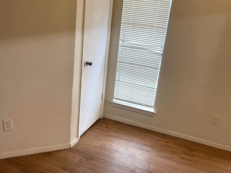 1902 W Loop #A — Photo 15