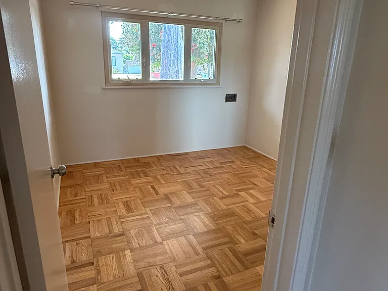 421 Douglas Ave — Photo 6