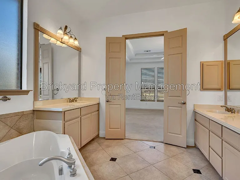 350 Pine Valley Dr — Photo 35