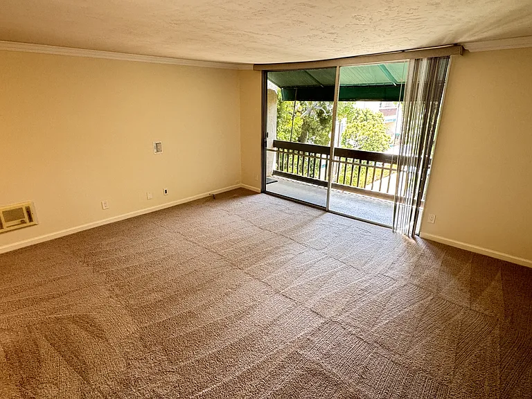 6455 La Jolla Blvd #309 — Photo 8