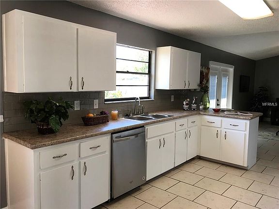 5th image of 3034 Vista Palm Dr