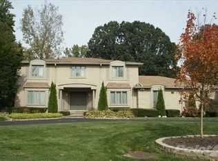 4380 Stony River Dr, Bloomfield Hills, MI 48301