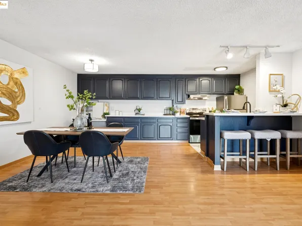960 Shorepoint Ct APT 320, Alameda, CA 94501