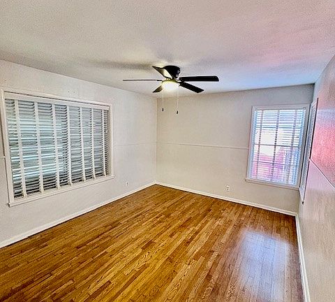 5th image of 1045 Dolphin Pl