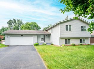 1936 Timber Wolf Trl S, Eagan, MN 55122
