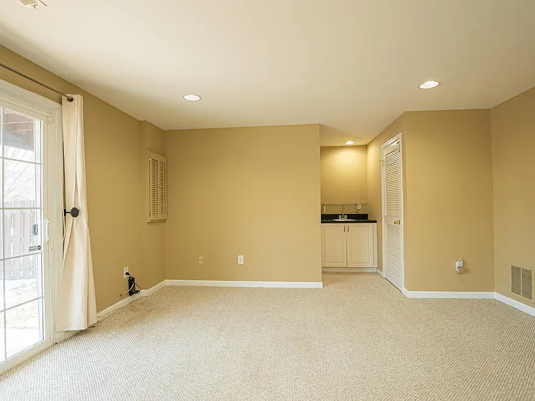 7036 Kings Manor Dr — Photo 31