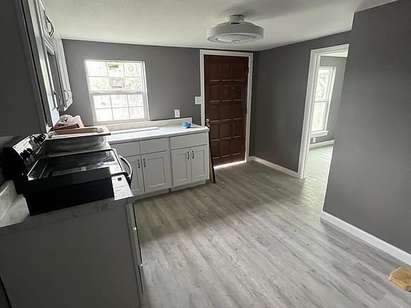 2nd image of 2622 Dunbar St