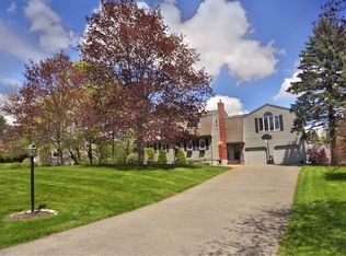 10 Robin Rd, West Newbury, MA 01985