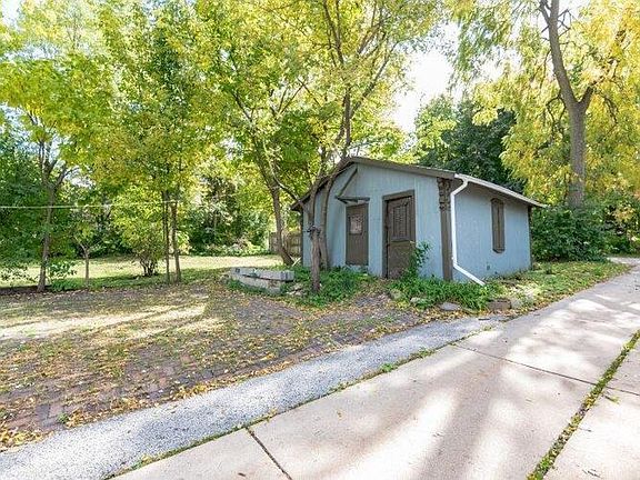 4th image of 216 E Grand Lake Blvd