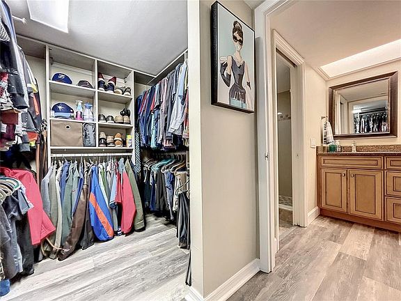 5th image of 4203 Fairway Cir