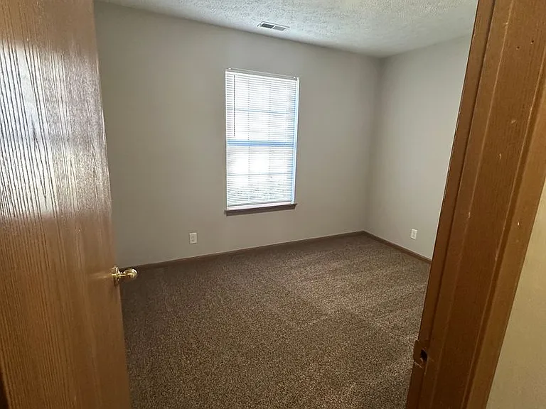 1828 Starks Cir — Photo 8