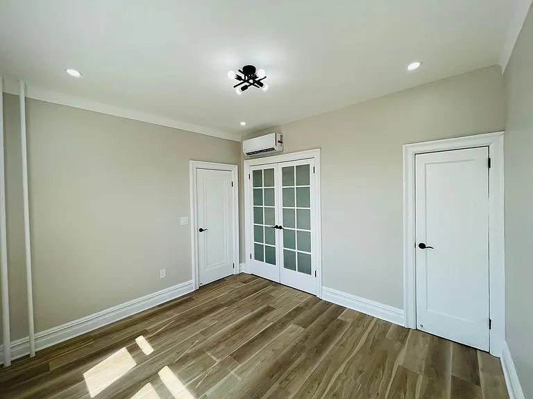Stunning Building 1bed/ 1bath unit available. — Photo 14