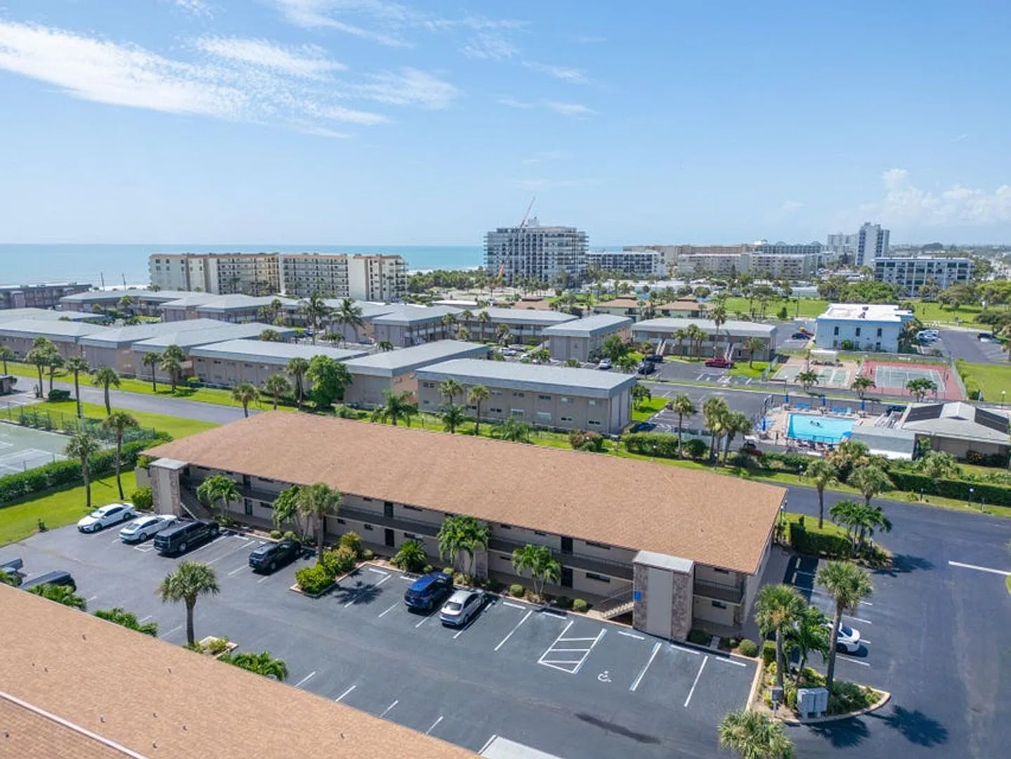 Oceanfront complex — Photo 2