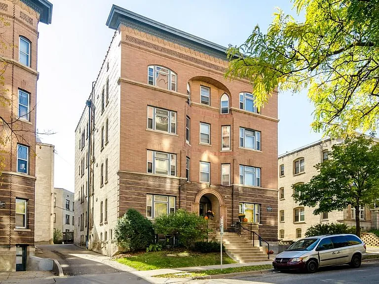 Lowry Hill Apartments — Photo 23