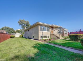 9439 S 52nd Ave, Oak Lawn, IL 60453