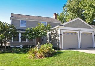 27929 W Oviatt Rd, Bay Village, OH 44140