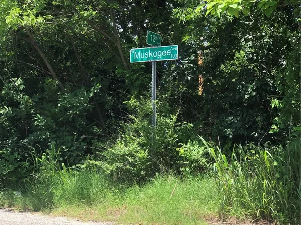 737 N 12th St, Sapulpa, OK 74066